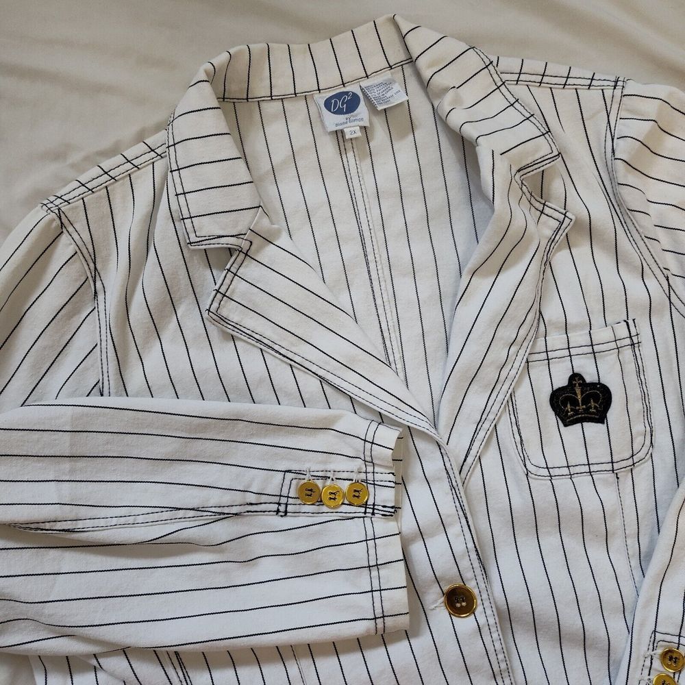 DG2 (Square) by Diane Gilman White Jacket Button Size 2XL